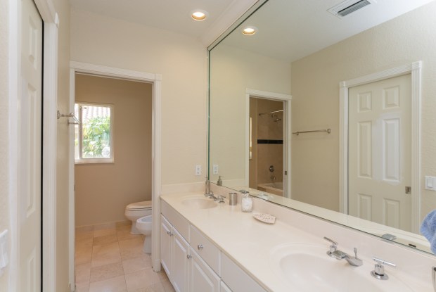 3072_bird_ave_1_MLS_2067662_HID970964_ROOMmasterbathroom1