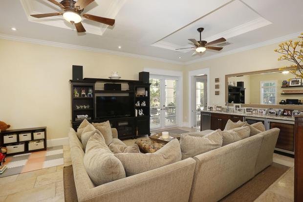 4920 SW 77th st Miami FL 33143-large-018-32-4920 SW 77th st Josie Wang21-1500x1000-72dpi