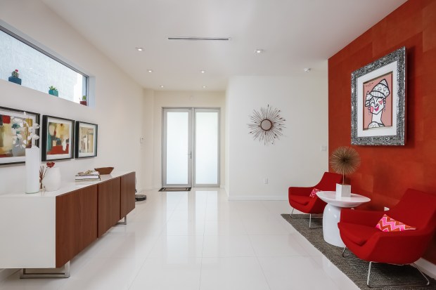 007-Foyer-5037881-medium