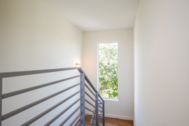 018-Landing-5037891-medium