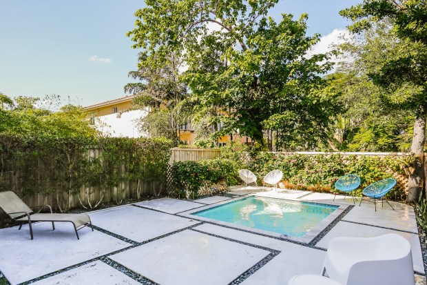 038-pool-5037873-medium